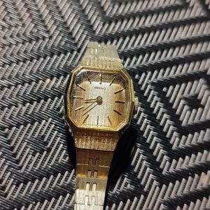 Vintage Wind up seiko ladies watch   runs great